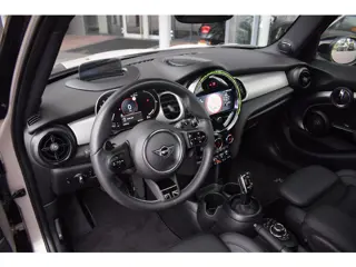 Foto 16 van MINI 5-Deurs 2.0 Cooper S MINI Yours | Pano | Leer | H/K | HUD | Stuur-en Stoelverwarming