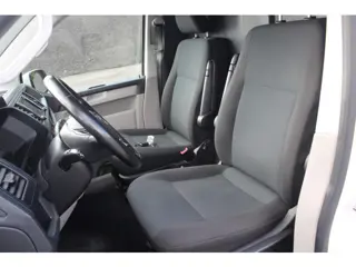 Foto 12 van Volkswagen Transporter 2.0 TDI L2H2 Highline koelwagen
