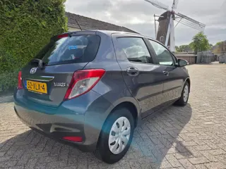Foto 17 van Toyota Yaris 1.0 VVT-i Aspiration met navigatie
