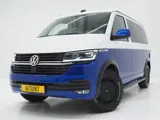 Foto 23 van Volkswagen California 2.0 TDI T6.1 4Motion DSG All Terrain | Slaaphefdak | Draaistoelen | Koelkast |