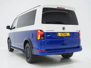 Foto 17 van Volkswagen California 2.0 TDI T6.1 4Motion DSG All Terrain | Slaaphefdak | Draaistoelen | Koelkast |