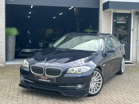 BMW 5-serie 528i Upgrade Edition | Carplay | Comfort Stoelen | Pano dak | KeyLess | Leder | Xenon | 