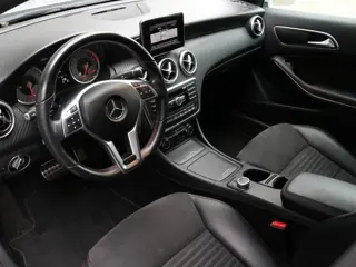 Foto 12 van Mercedes-Benz A-klasse 200 Ambition AMG Line | Camera | Stoelverwarming