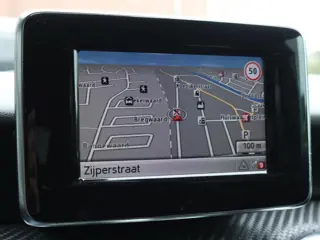 Foto 16 van Mercedes-Benz A-klasse 200 Ambition AMG Line | Camera | Stoelverwarming