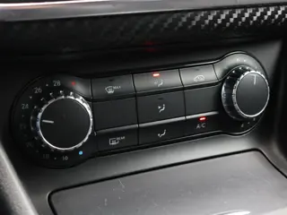 Foto 18 van Mercedes-Benz A-klasse 200 Ambition AMG Line | Camera | Stoelverwarming