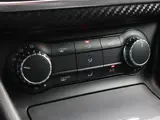 Foto 28 van Mercedes-Benz A-klasse 200 Ambition AMG Line | Camera | Stoelverwarming