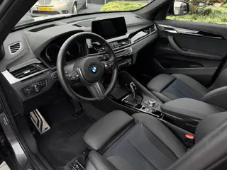 Foto 19 van BMW X1 sDrive20i M-Sport | HUD | Trekhk | Camera | Carplay | 19 inch Unieke kmstand!