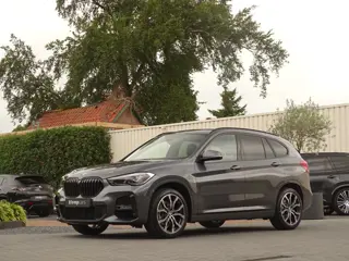 Foto 12 van BMW X1 sDrive20i M-Sport | HUD | Trekhk | Camera | Carplay | 19 inch Unieke kmstand!