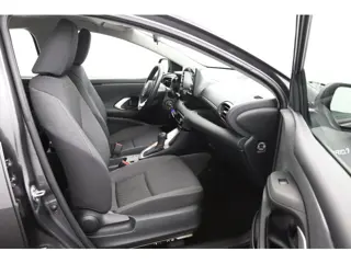 Foto 12 van Toyota Yaris 1.5 Hybrid Dynamic Limited | Adaptieve Cruise control | Climate Control | Parkeercamera