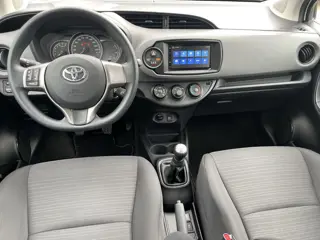 Foto 11 van Toyota Yaris 1.0 VVT-i Now | 5 deurs | Airconditioning | Radio met Apple Carplay/ Android auto | Cen