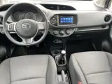 Foto 21 van Toyota Yaris 1.0 VVT-i Now | 5 deurs | Airconditioning | Radio met Apple Carplay/ Android auto | Cen