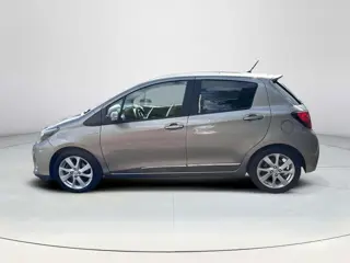 Foto 11 van Toyota Yaris 1.5 Hybrid Dynamic | Navigatie | Achteruitrijcamera | Panoramadak | Trekhaak