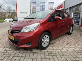 Foto 14 van Toyota Yaris 1.0 VVT-i Now | All-wheather banden | Dealer onderhouden