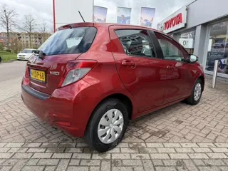 Foto 15 van Toyota Yaris 1.0 VVT-i Now | All-wheather banden | Dealer onderhouden