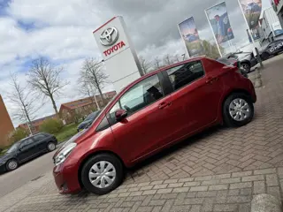 Foto 16 van Toyota Yaris 1.0 VVT-i Now | All-wheather banden | Dealer onderhouden