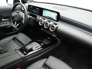 Foto 14 van Mercedes-Benz A-Klasse 250 e Premium PHEV 218pk Dealer O.H | Trekhaak Af Fabriek | Panodak | Adaptiv
