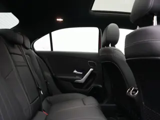 Foto 16 van Mercedes-Benz A-Klasse 250 e Premium PHEV 218pk Dealer O.H | Trekhaak Af Fabriek | Panodak | Adaptiv