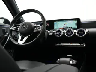 Foto 19 van Mercedes-Benz A-Klasse 250 e Premium PHEV 218pk Dealer O.H | Trekhaak Af Fabriek | Panodak | Adaptiv