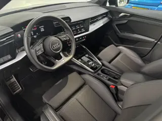 Foto 16 van Audi A3 Sportback 30 TFSI S edition Stoelverw. / Trekhaak / S-Line