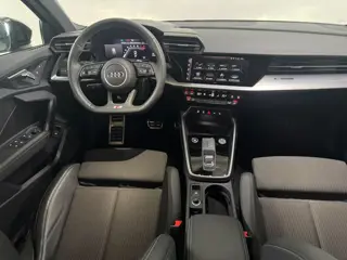Foto 18 van Audi A3 Sportback 30 TFSI S edition Stoelverw. / Trekhaak / S-Line