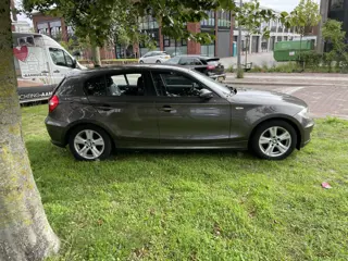 Foto 17 van BMW 1-serie 116i Business Line Top staat nl auto alle boekjes aanwezig zie foto’s