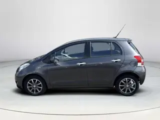 Foto 11 van Toyota Yaris 1.3 VVTi Aspiration | Climate control | Trekhaak |