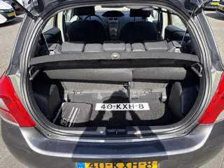 Foto 13 van Toyota Yaris 1.3 VVTi Aspiration | Climate control | Trekhaak |