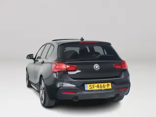 Foto 13 van BMW 1-serie 118i Corporate Lease High Executive | Panoramadak | Park assist | Harman Kardon | Stoelv