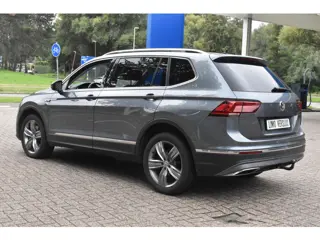 Foto 19 van Volkswagen Tiguan Allspace 2.0 TSI 4Motion Highline Trekhaak | Schuifdak | 100% Onderhouden | Leder