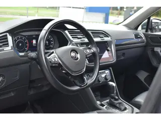 Foto 17 van Volkswagen Tiguan Allspace 2.0 TSI 4Motion Highline Trekhaak | Schuifdak | 100% Onderhouden | Leder