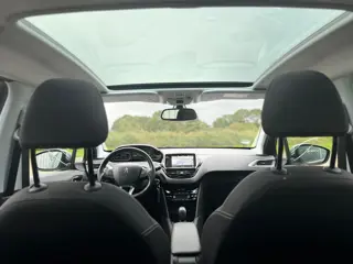 Foto 12 van Peugeot 208 1.2 e-THP 110pk Allure - Gris Platinium - Panoramadak/Carplay/Cruise