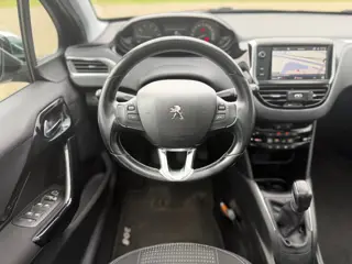 Foto 16 van Peugeot 208 1.2 e-THP 110pk Allure - Gris Platinium - Panoramadak/Carplay/Cruise