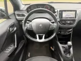 Foto 26 van Peugeot 208 1.2 e-THP 110pk Allure - Gris Platinium - Panoramadak/Carplay/Cruise