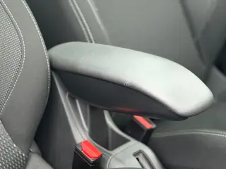 Foto 18 van Peugeot 208 1.2 e-THP 110pk Allure - Gris Platinium - Panoramadak/Carplay/Cruise