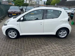 Foto 20 van Toyota Aygo 1.0-12V Comfort Navigator