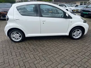 Foto 16 van Toyota Aygo 1.0-12V Comfort Navigator