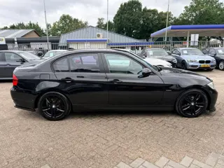 Foto 17 van BMW 3-serie 320i High Executive |INRUIL KOOPJE!!|Leder|Climate control|Navigatie|Cruise control..