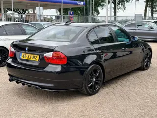 Foto 18 van BMW 3-serie 320i High Executive |INRUIL KOOPJE!!|Leder|Climate control|Navigatie|Cruise control..
