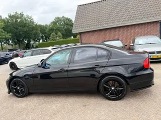 Foto 11 van BMW 3-serie 320i High Executive |INRUIL KOOPJE!!|Leder|Climate control|Navigatie|Cruise control..
