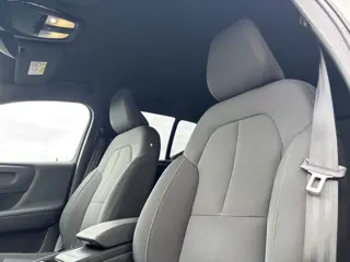 Foto 10 van Volvo XC40 Single Motor Extended Range Plus 82 kWh | Zwenkbare trekhaak | Adaptieve cruise | Blis |