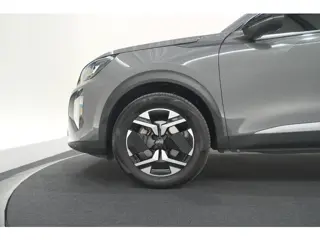 Foto 14 van Peugeot 2008 1.2 Hybrid 145 Allure | Apple Carplay | Climate Control | Parkeersensoren Voor + Achter