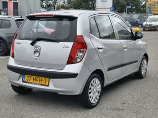 Foto 16 van Hyundai I10 1.1 Dynamic / NAP