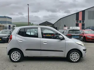 Foto 17 van Hyundai I10 1.1 Dynamic / NAP