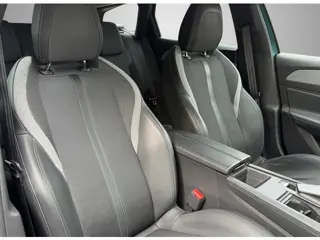 Foto 14 van Peugeot 308 SW 1.2 PureTech Allure Pack Business, achteruitrijcamera, 1/2 lederen bekleding, stoelve