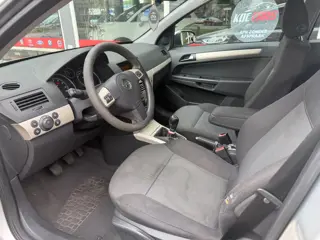 Foto 15 van Opel Astra 1.6 Temptation NIEUWE APK ! AIRCO !
