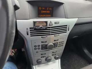 Foto 14 van Opel Astra Wagon 1.6 Cosmo AIRCO