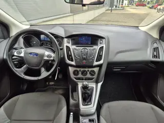 Foto 13 van Ford Focus Wagon 1.0 EcoBoost Trend Trekhaak
