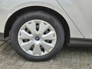 Foto 16 van Ford Focus Wagon 1.0 EcoBoost Trend Trekhaak