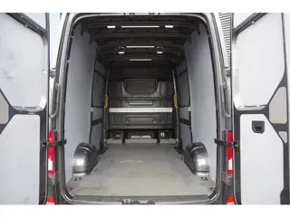 Foto 13 van Volkswagen Crafter 35 2.0 TDI L3H3(L2H2) 177PK AUT. 2X SCHUIFDEUR, STOELVERWARMING, CAMERA, NAVI, CR