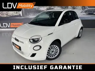 FIAT 500E RED / Camera / Apple Carplay / All-season banden / 12252 km.